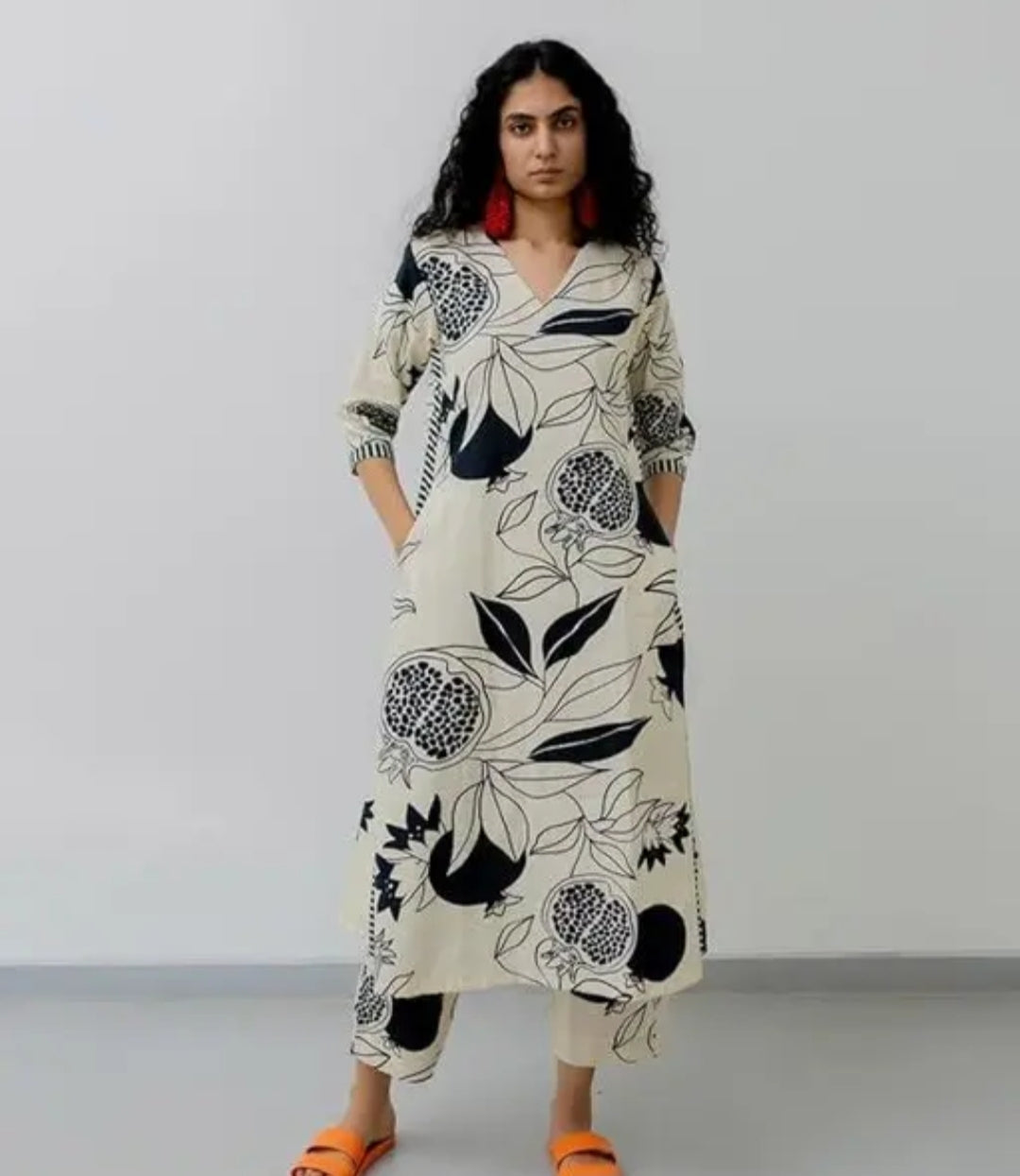 T&T Minimalist Ivory Kurti Set with Bold Black Botanical Print – Contemporary Cotton