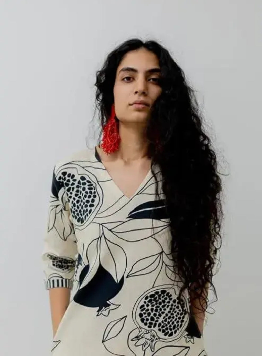 T&T Minimalist Ivory Kurti Set with Bold Black Botanical Print – Contemporary Cotton