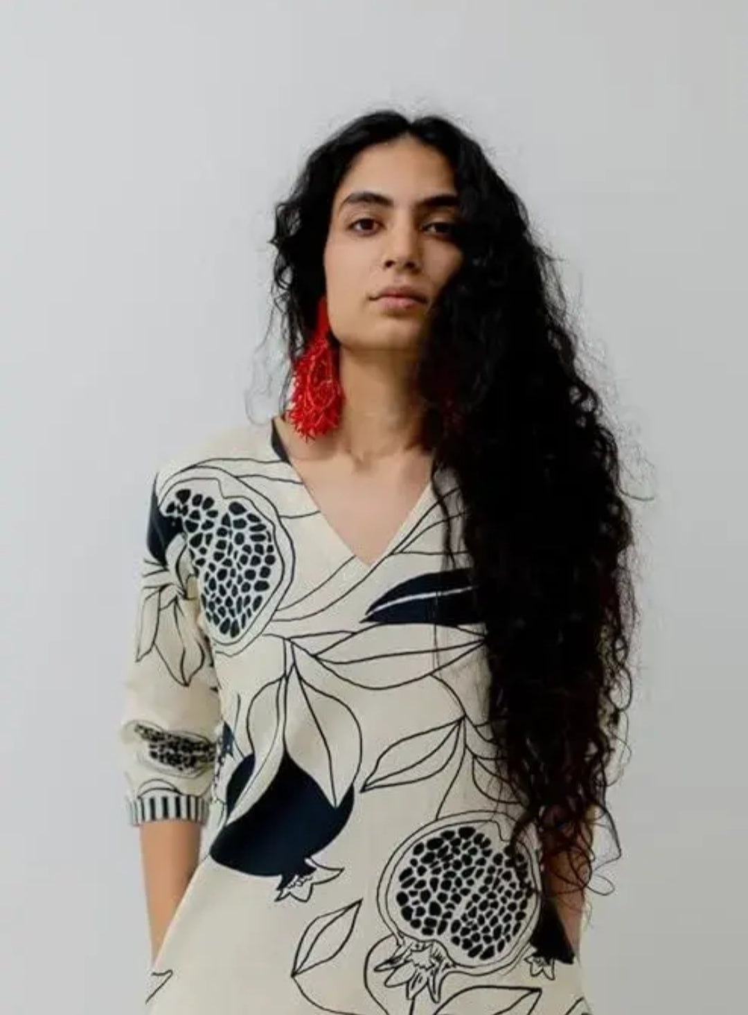 T&T Minimalist Ivory Kurti Set with Bold Black Botanical Print – Contemporary Cotton