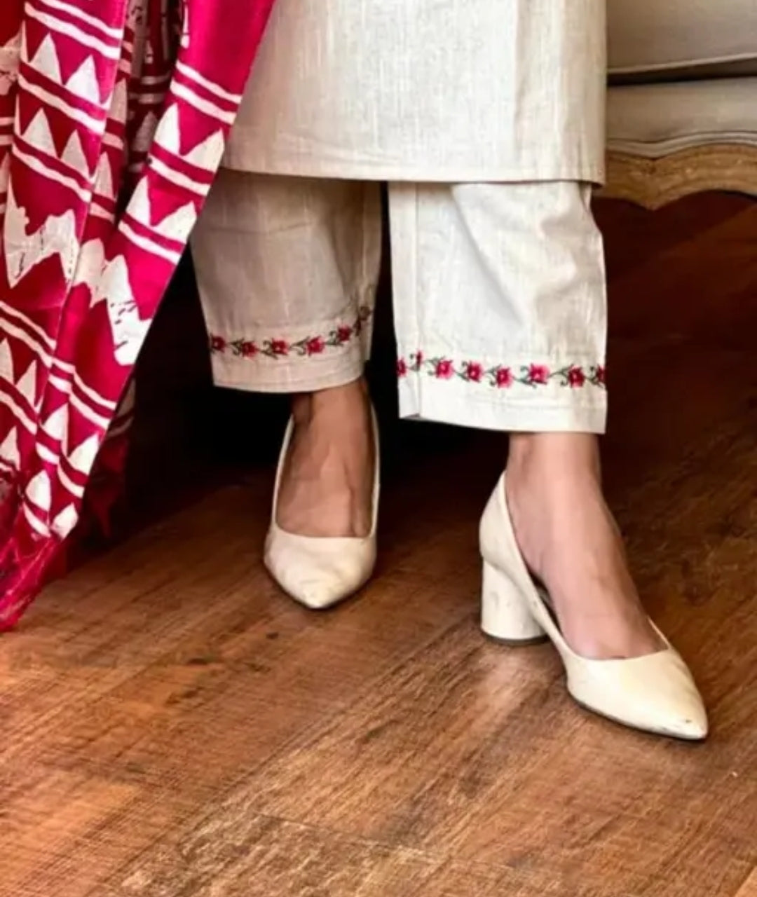 Elegant Cream Kurta Set with Red Bandhani Print Dupatta – Festive & Ethnic Wear