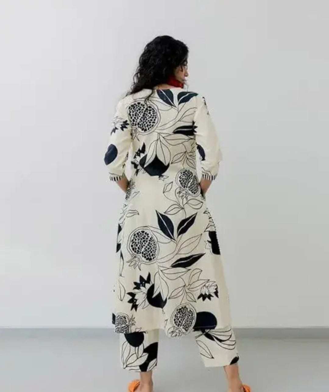 T&T Minimalist Ivory Kurti Set with Bold Black Botanical Print – Contemporary Cotton